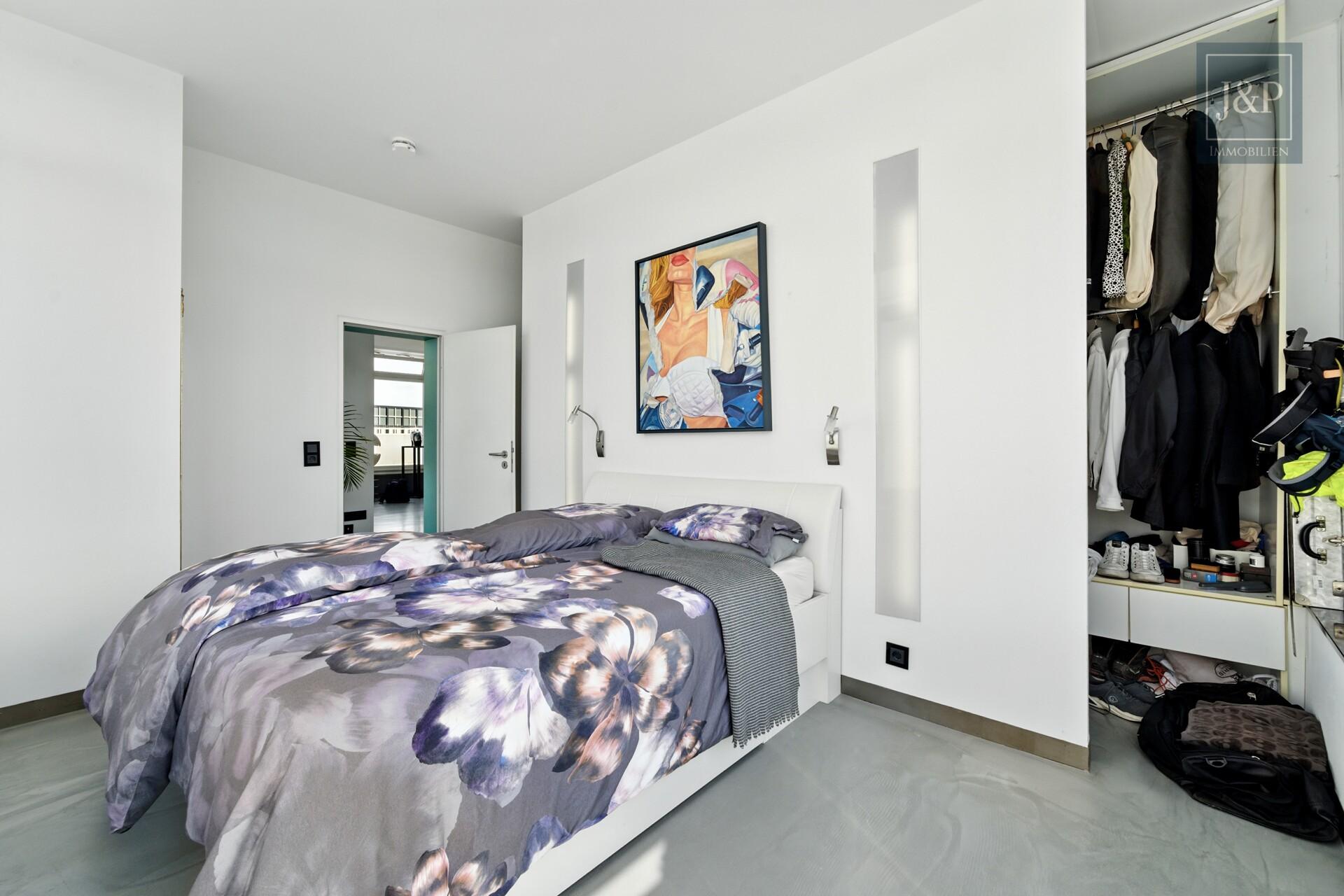 Luxus über den Dächern Eschborns - exklusives Architekten-Penthouse mit spektakulärem Ausblick - Schlafzimmer