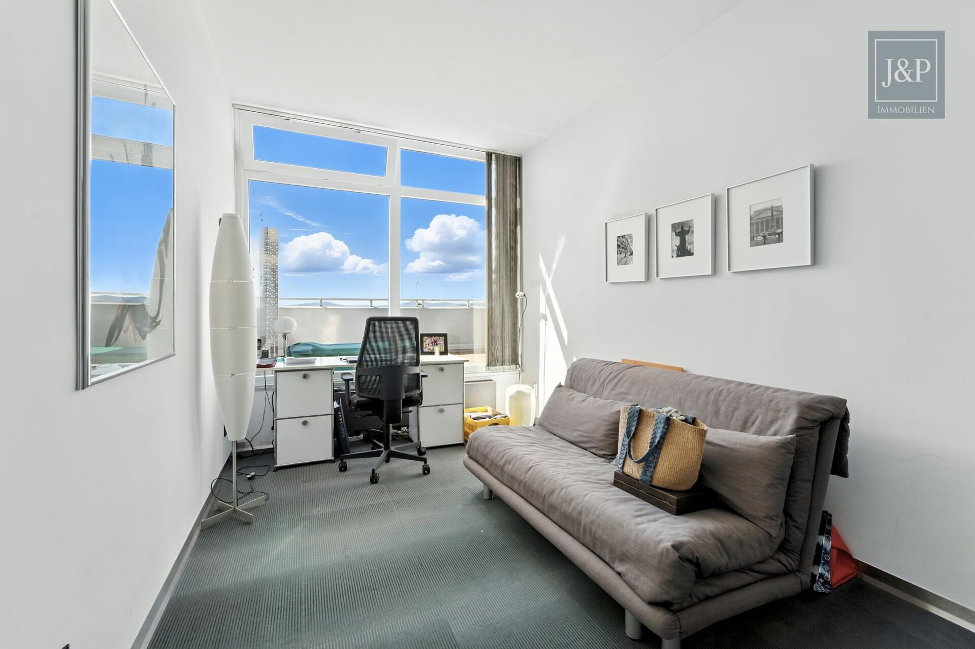 Luxus über den Dächern Eschborns - exklusives Architekten-Penthouse mit spektakulärem Ausblick - Büro