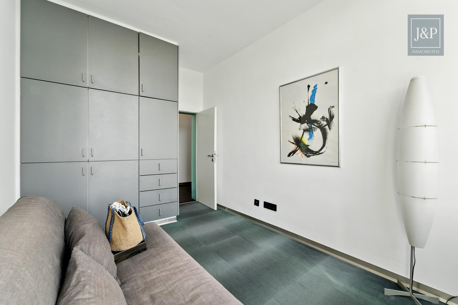 Luxus über den Dächern Eschborns - exklusives Architekten-Penthouse mit spektakulärem Ausblick - Büro