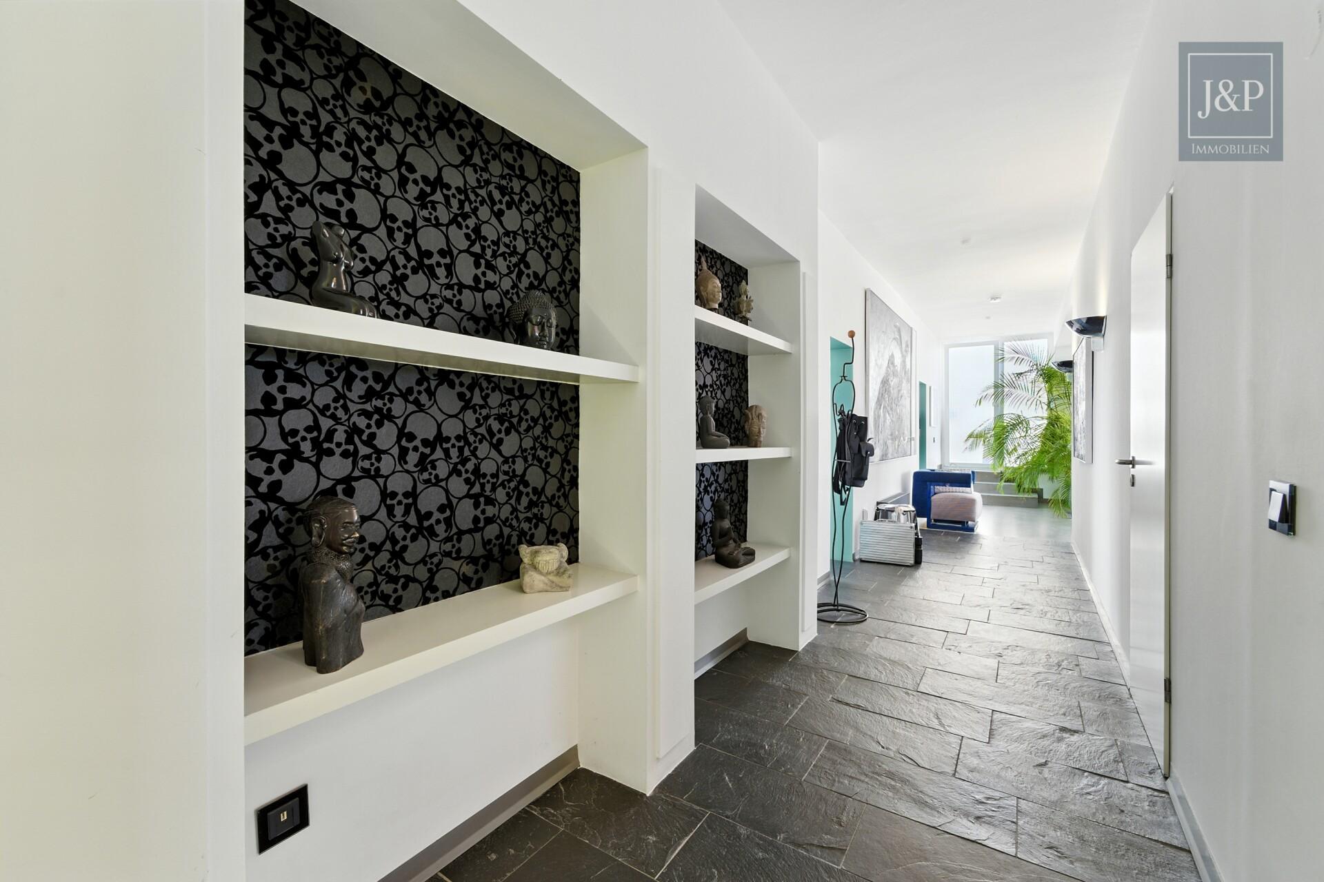 Luxus über den Dächern Eschborns - exklusives Architekten-Penthouse mit spektakulärem Ausblick - Flur