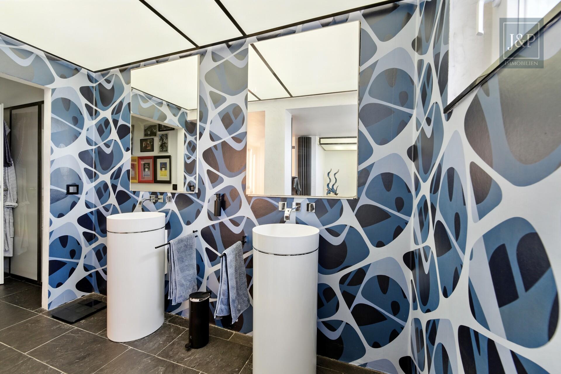 Luxus über den Dächern Eschborns - exklusives Architekten-Penthouse mit spektakulärem Ausblick - Badezimmer