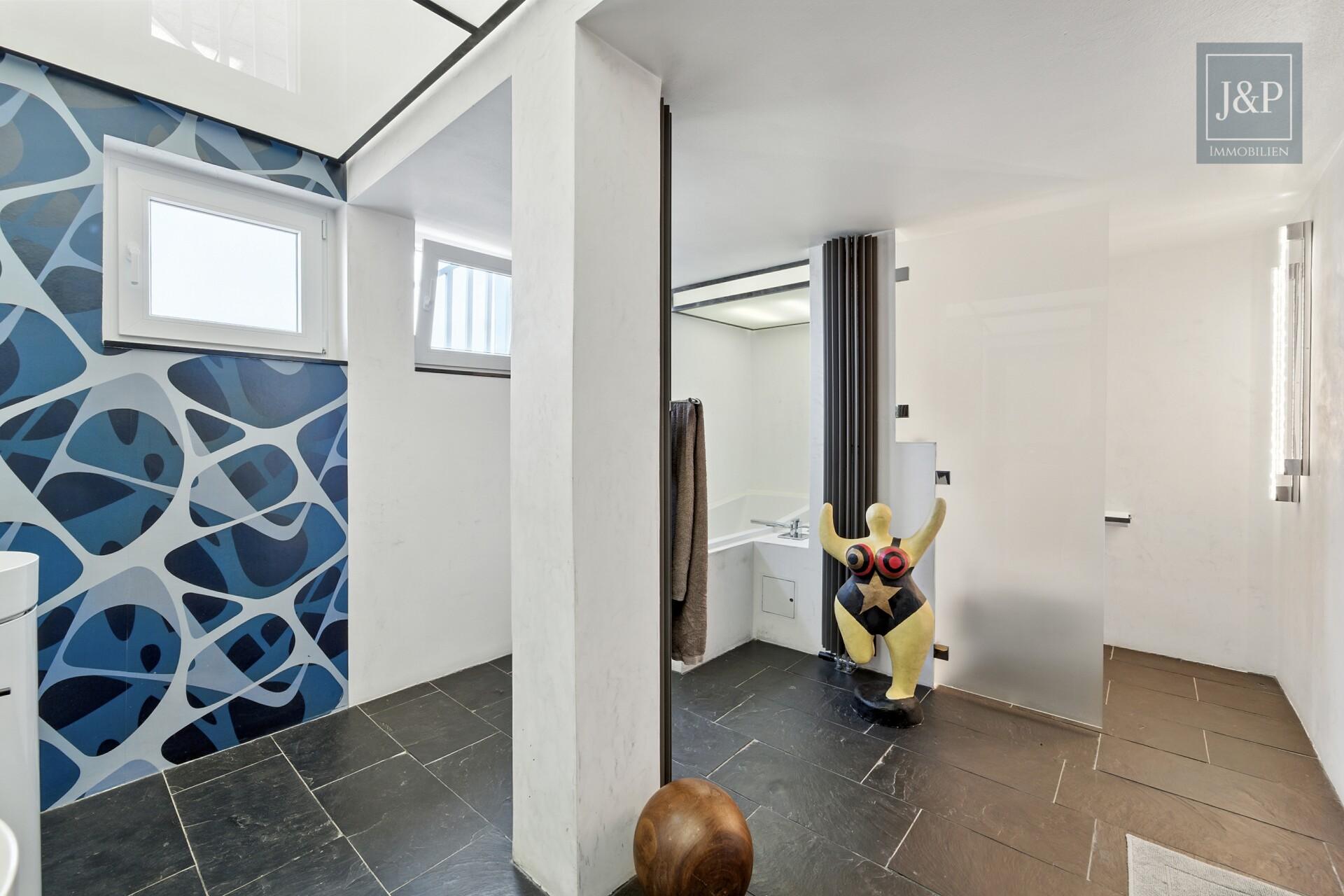 Luxus über den Dächern Eschborns - exklusives Architekten-Penthouse mit spektakulärem Ausblick - Badezimmer