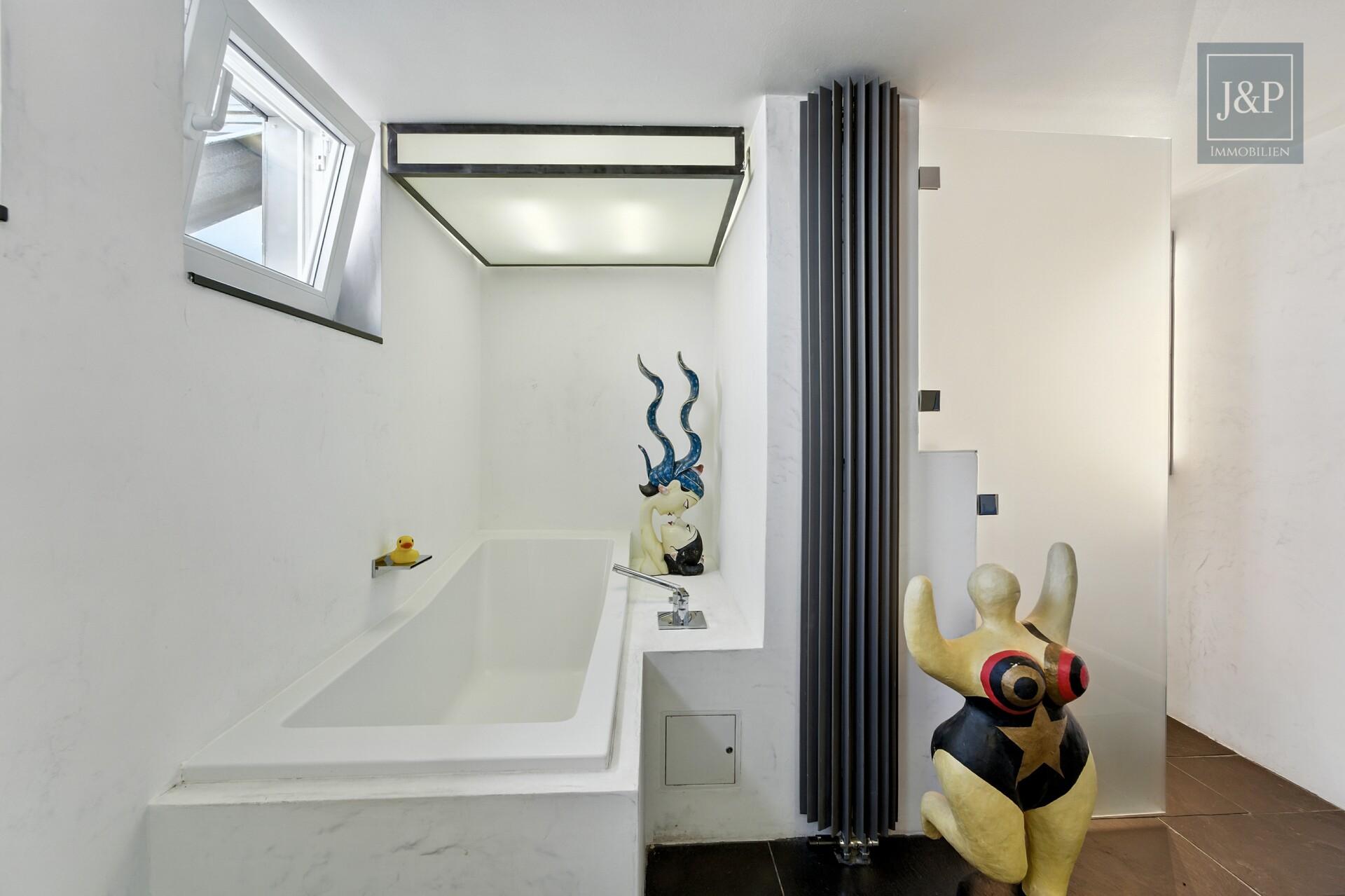 Luxus über den Dächern Eschborns - exklusives Architekten-Penthouse mit spektakulärem Ausblick - Badezimmer