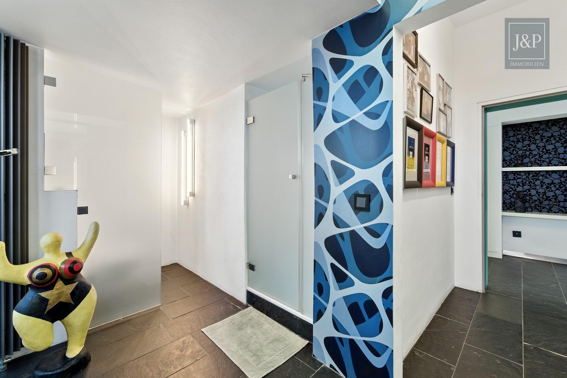 Luxus über den Dächern Eschborns - exklusives Architekten-Penthouse mit spektakulärem Ausblick - Badezimmer