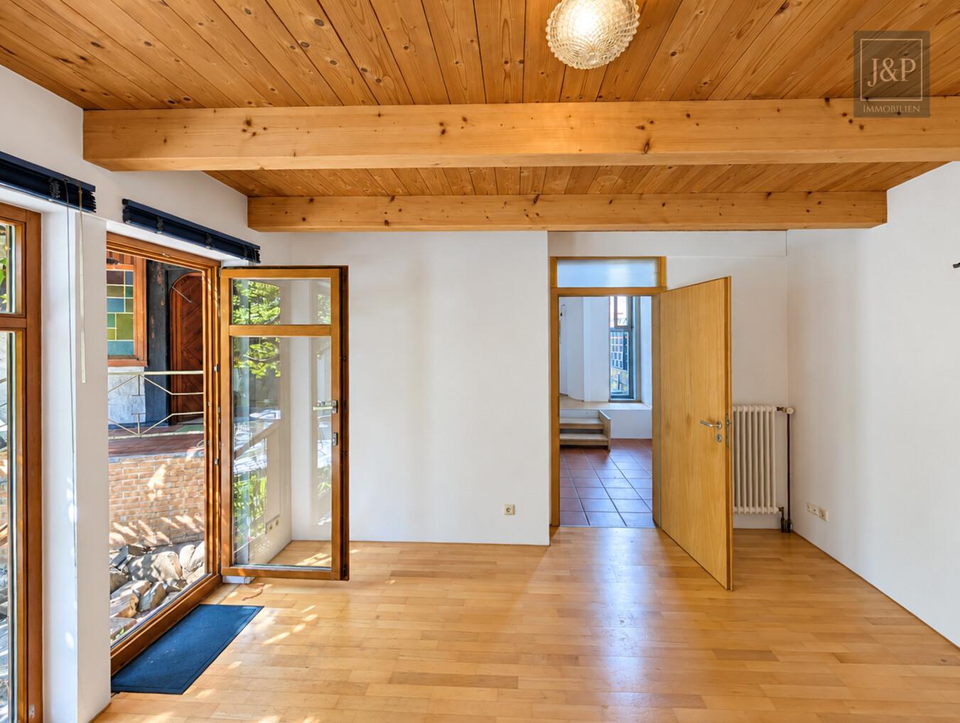 Viel Platz für Familie & Beruf: Fachwerkhaus mit Einliegerwohnung und Hof! - ELW: Wohnzimmer