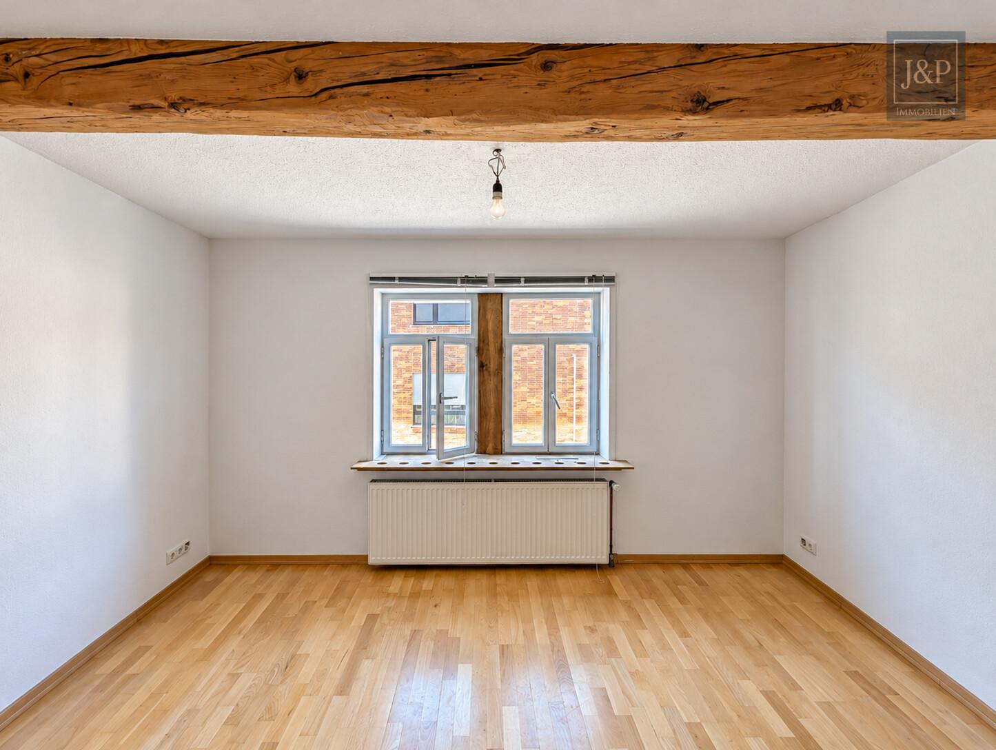 Viel Platz für Familie & Beruf: Fachwerkhaus mit Einliegerwohnung und Hof! - ELW: Schlafzimmer