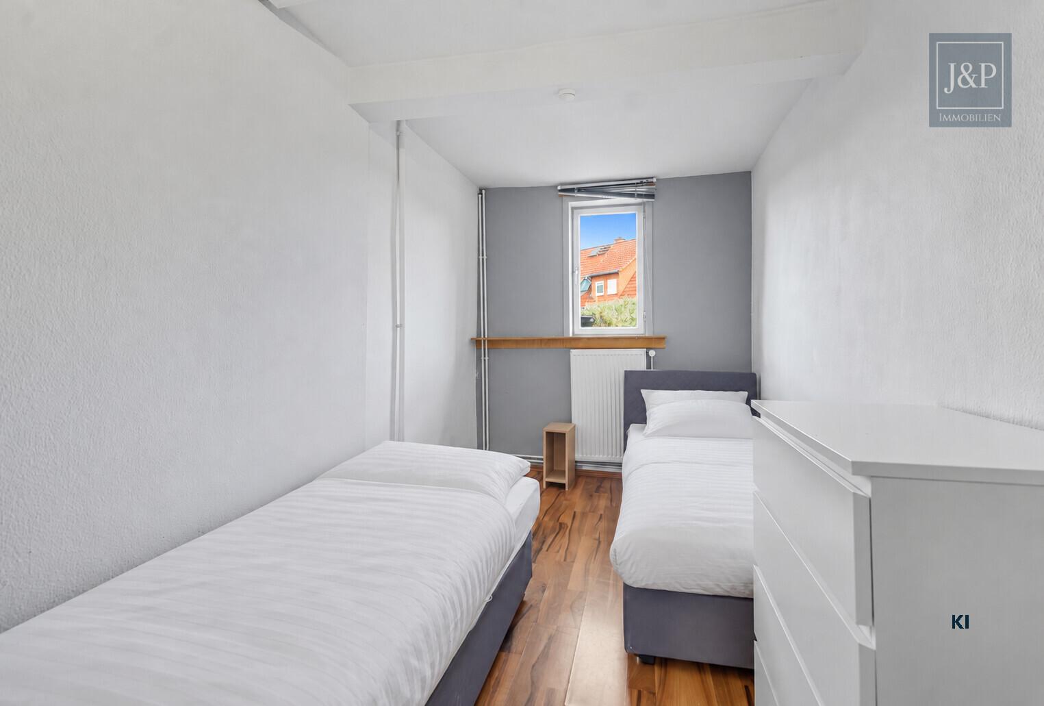 Viel Platz für Familie & Beruf: Fachwerkhaus mit Einliegerwohnung und Hof! - Schlafzimmer 1