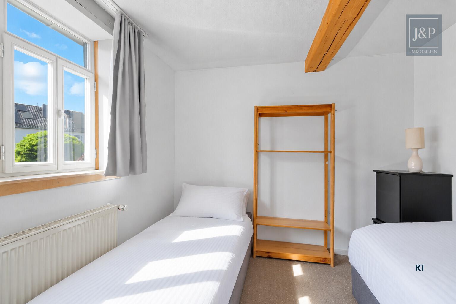 Viel Platz für Familie & Beruf: Fachwerkhaus mit Einliegerwohnung und Hof! - Schlafzimmer 3