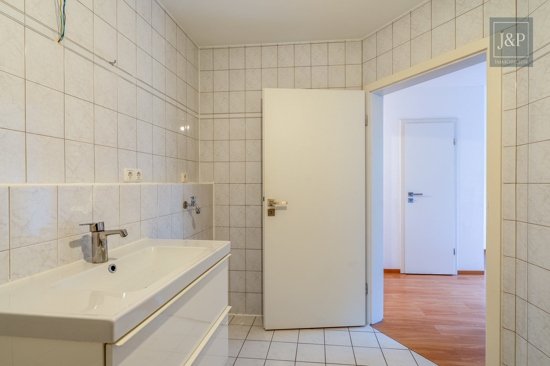EG Maisonette mit Gartenzugang (400qm) + TG-Stellplatz - Badezimmer