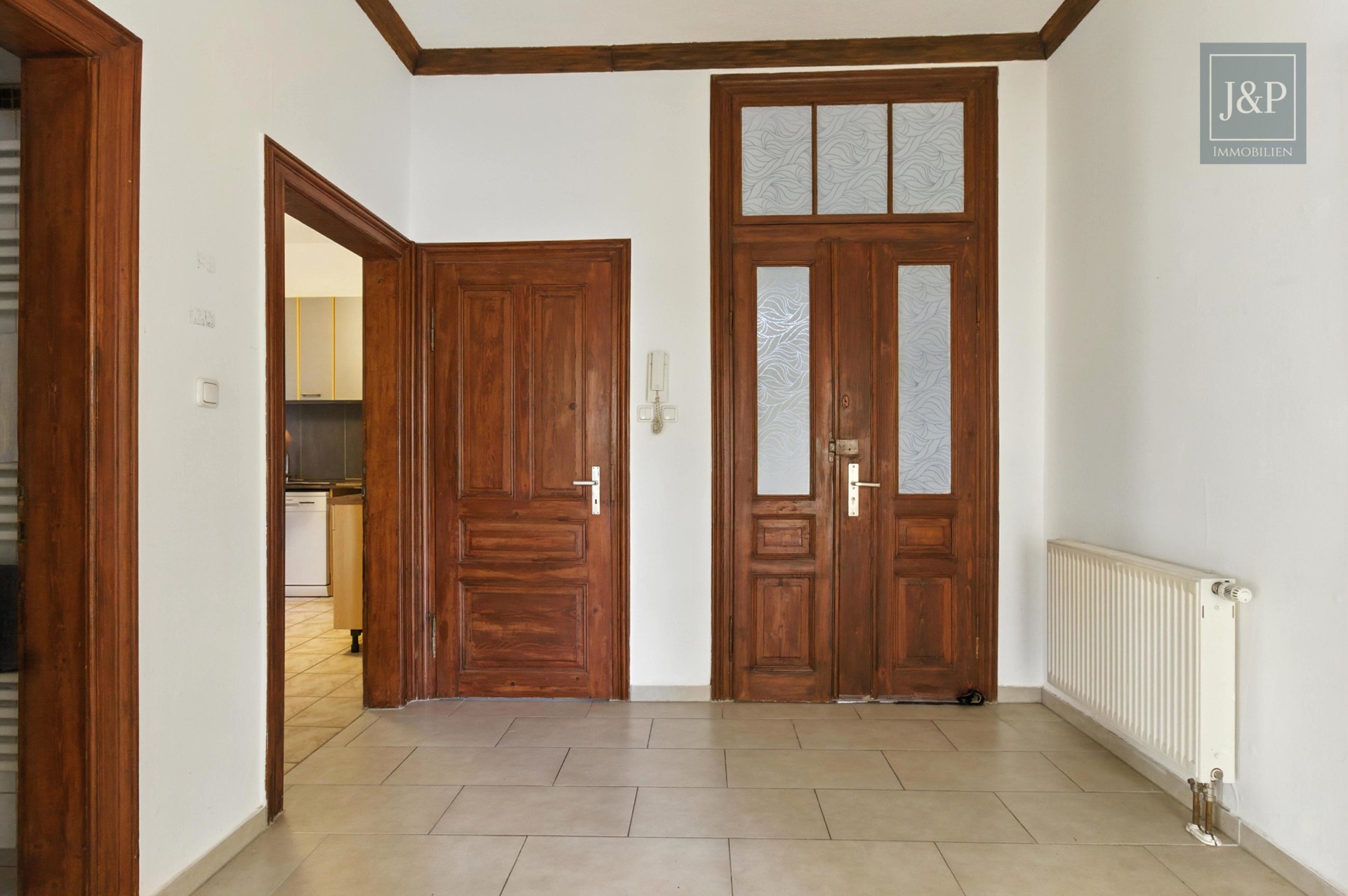 Schöne Altbauwohnung in Königstein – stilvoll, charmant, gut angebunden! - Flur