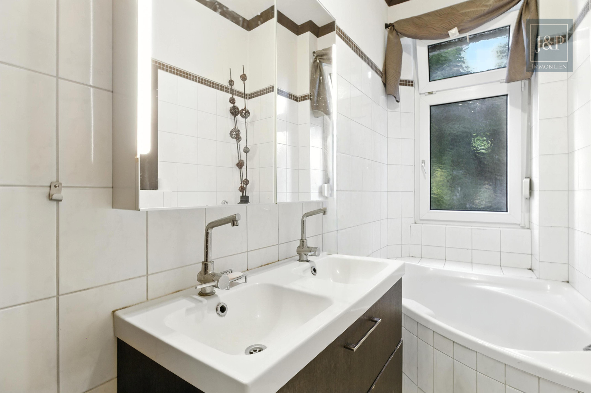 Schöne Altbauwohnung in Königstein – stilvoll, charmant, gut angebunden! - Badezimmer 1