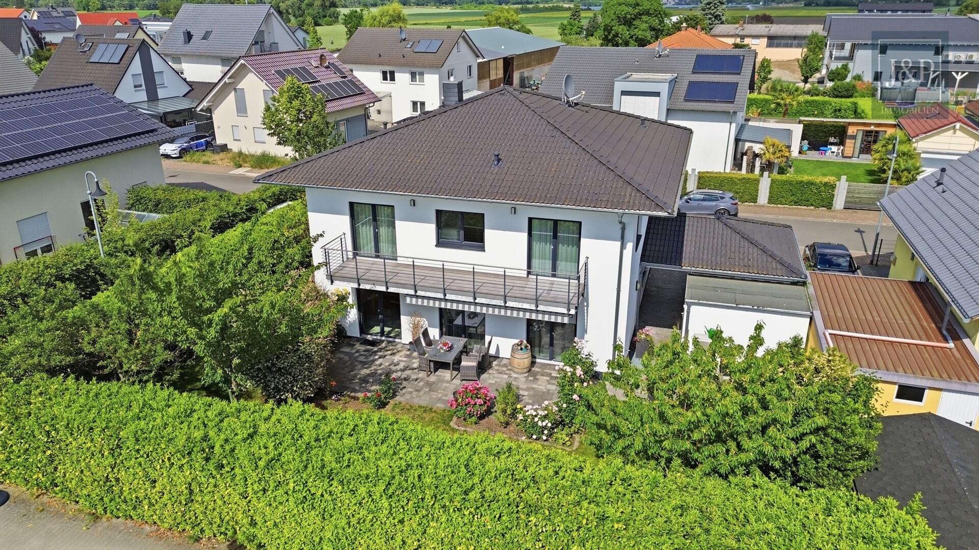 Luxuriöses EFH im Neubaugebiet von Crumstadt: Familientraum mit Weinkeller & große Empore - Drohnenansicht