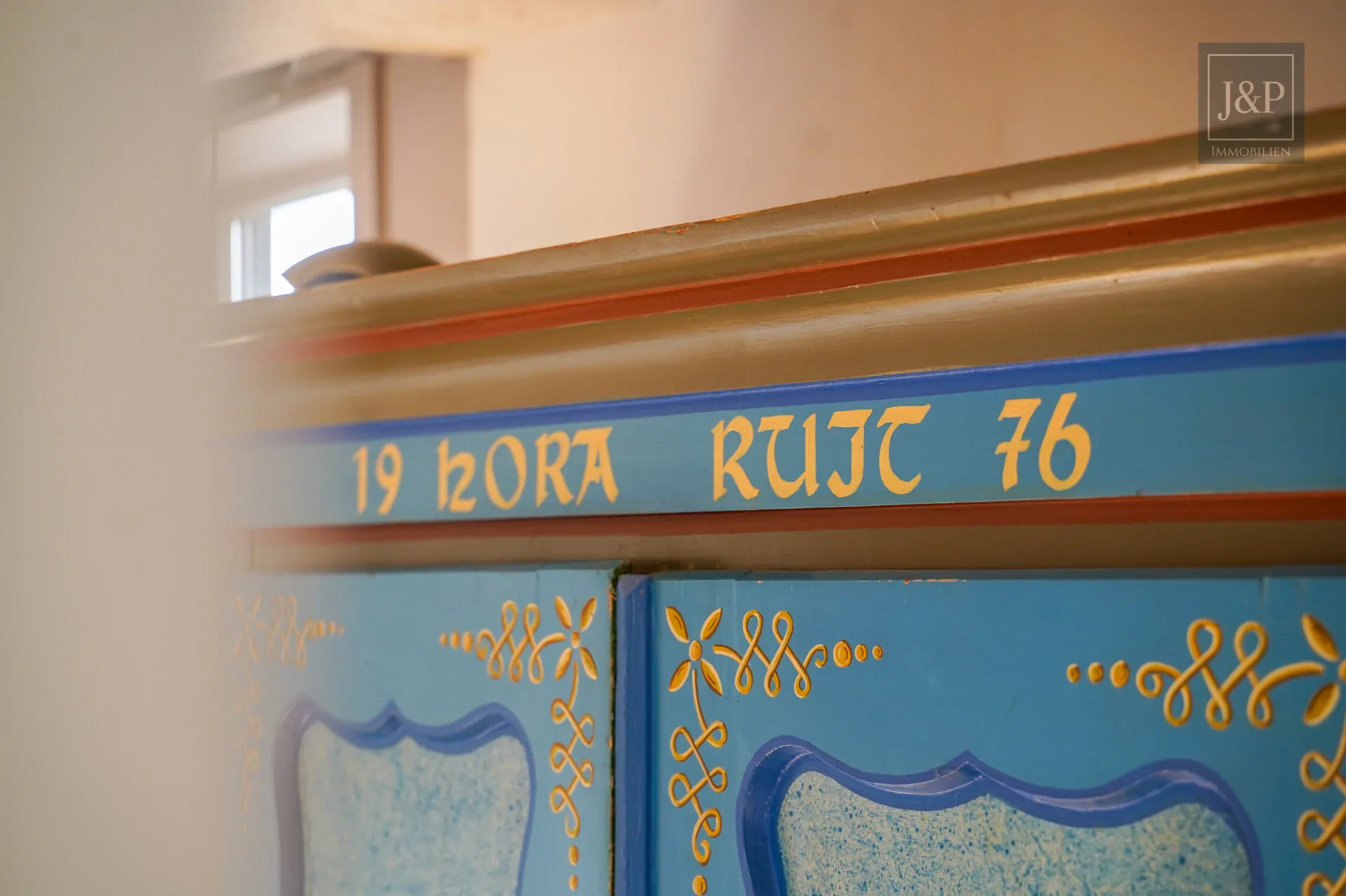 Zentral & vielseitig: Großes Fachwerkhaus mit Einliegerwohnung und Nebengebäuden! - Schrank