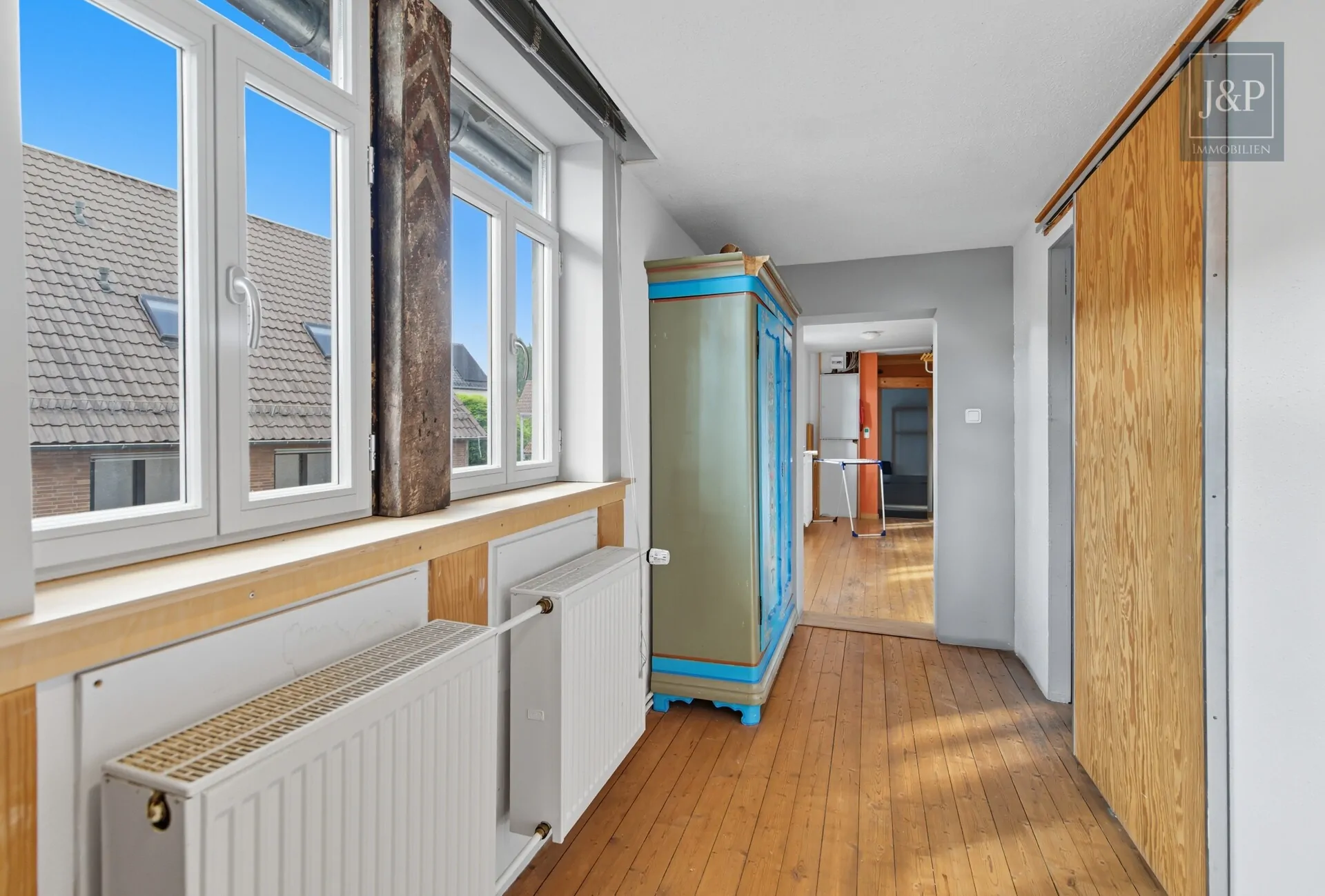 Zentral & vielseitig: Großes Fachwerkhaus mit Einliegerwohnung und Nebengebäuden! - Flur OG