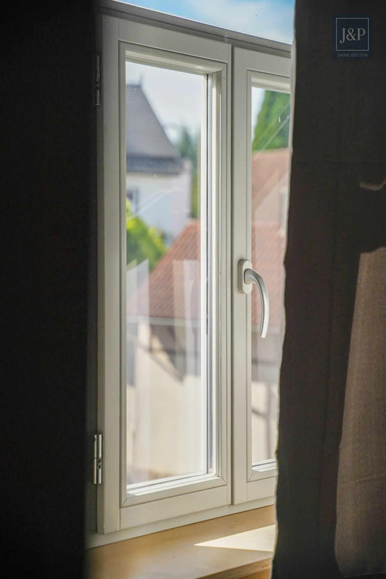 Zentral & vielseitig: Großes Fachwerkhaus mit Einliegerwohnung und Nebengebäuden! - Fenster