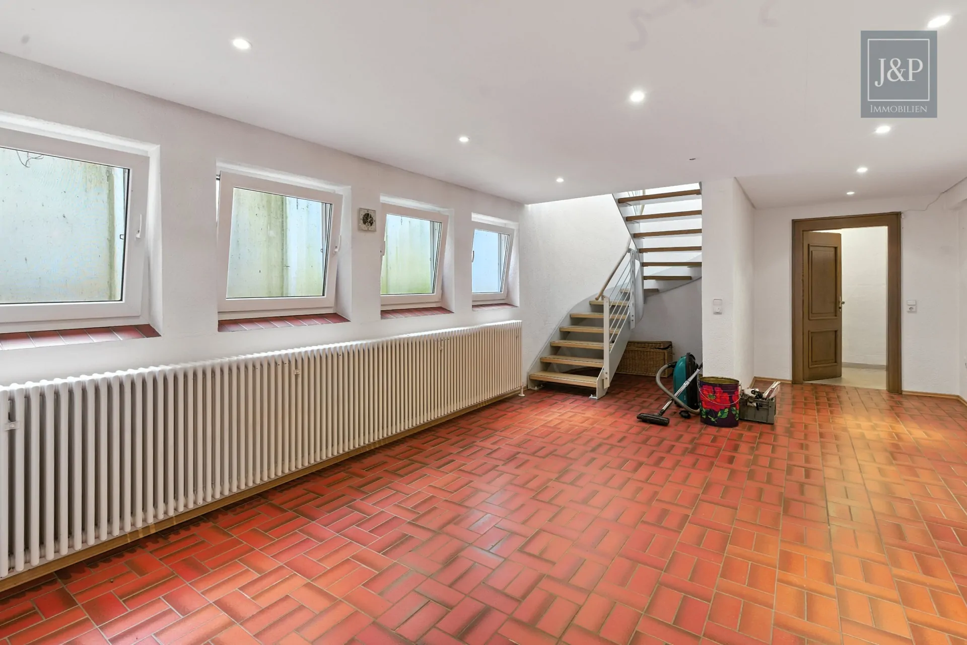 Bestlage von Goldbach! – Familienidylle trifft auf architektonischen Charme - UG Partyraum