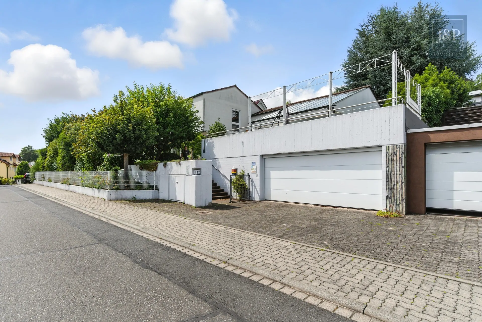 Bestlage von Goldbach! – Familienidylle trifft auf architektonischen Charme - Straßenansicht