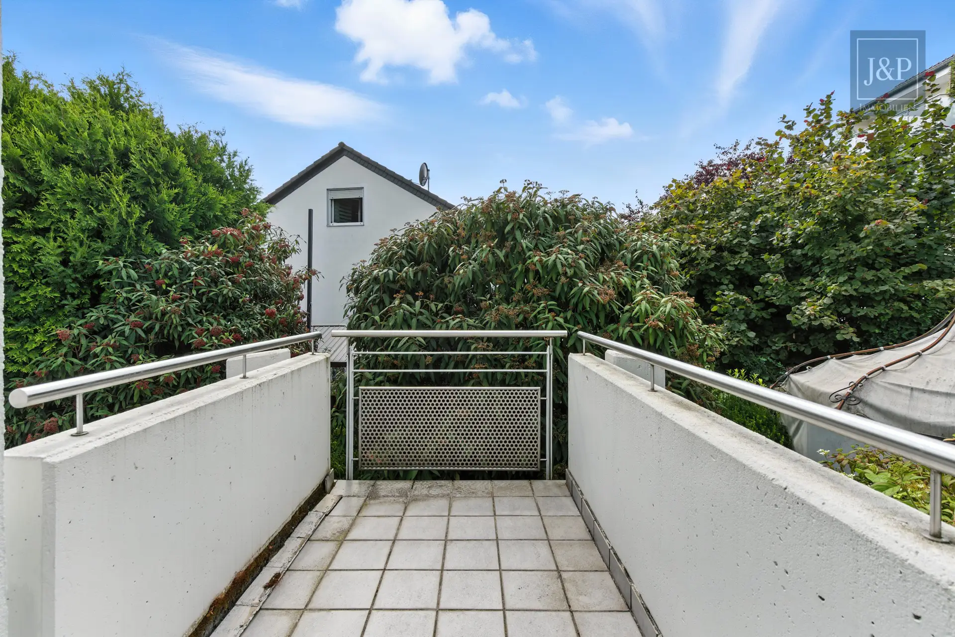 Bestlage von Goldbach! – Familienidylle trifft auf architektonischen Charme - Balkon