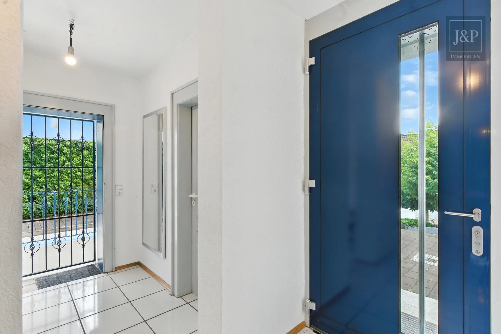 Bestlage von Goldbach! – Familienidylle trifft auf architektonischen Charme - EIngangsbereich