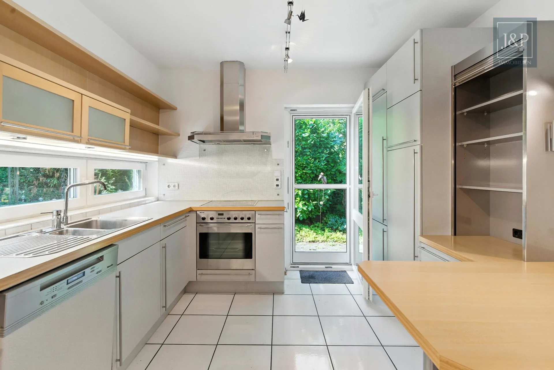 Bestlage von Goldbach! – Familienidylle trifft auf architektonischen Charme - EG Küche