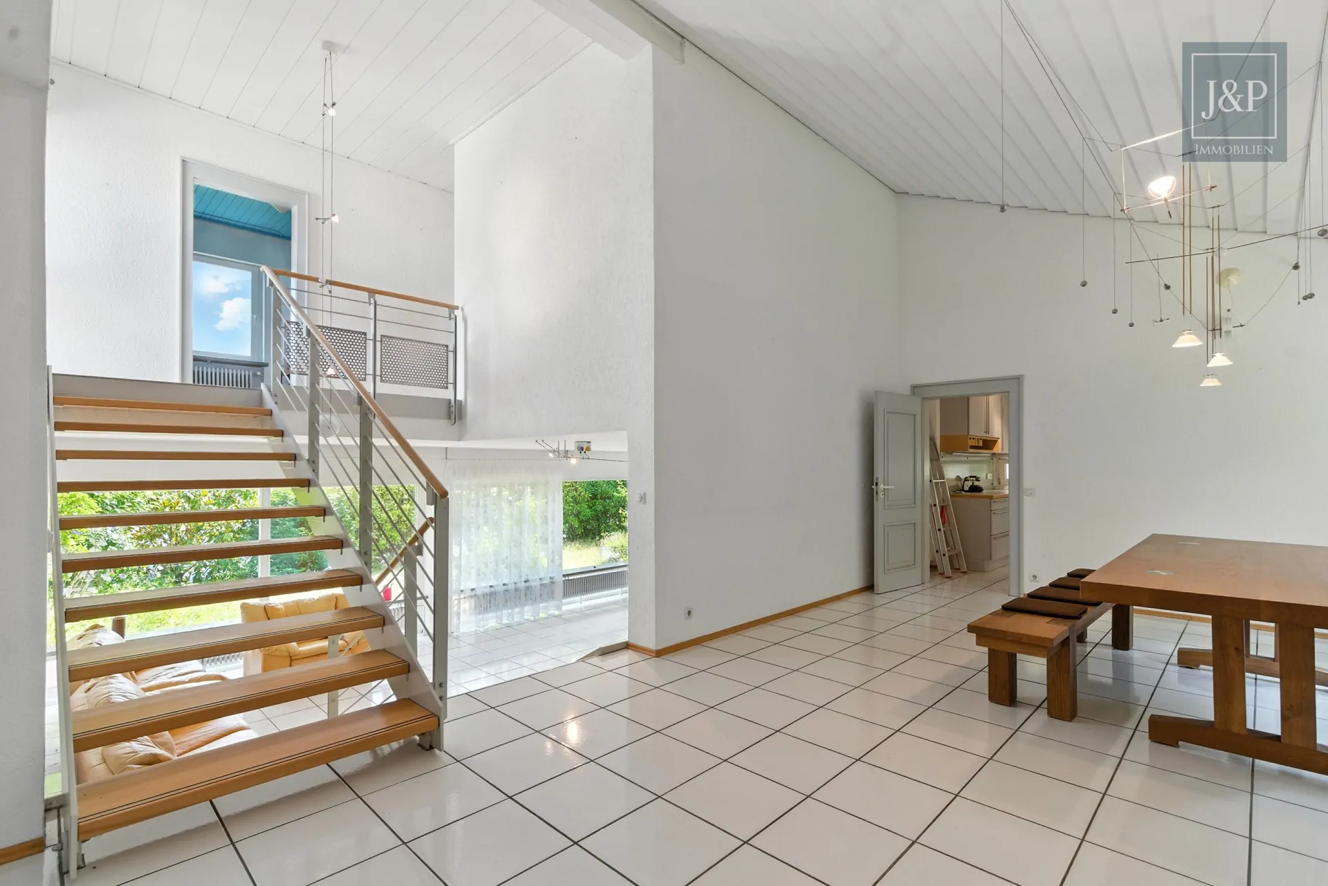 Bestlage von Goldbach! – Familienidylle trifft auf architektonischen Charme - EG Aufgang