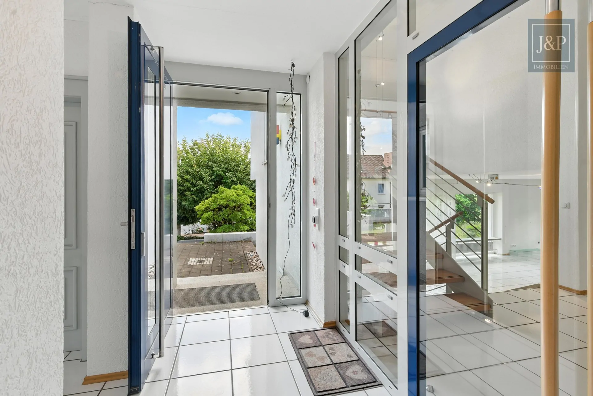 Bestlage von Goldbach! – Familienidylle trifft auf architektonischen Charme - Flurbereich
