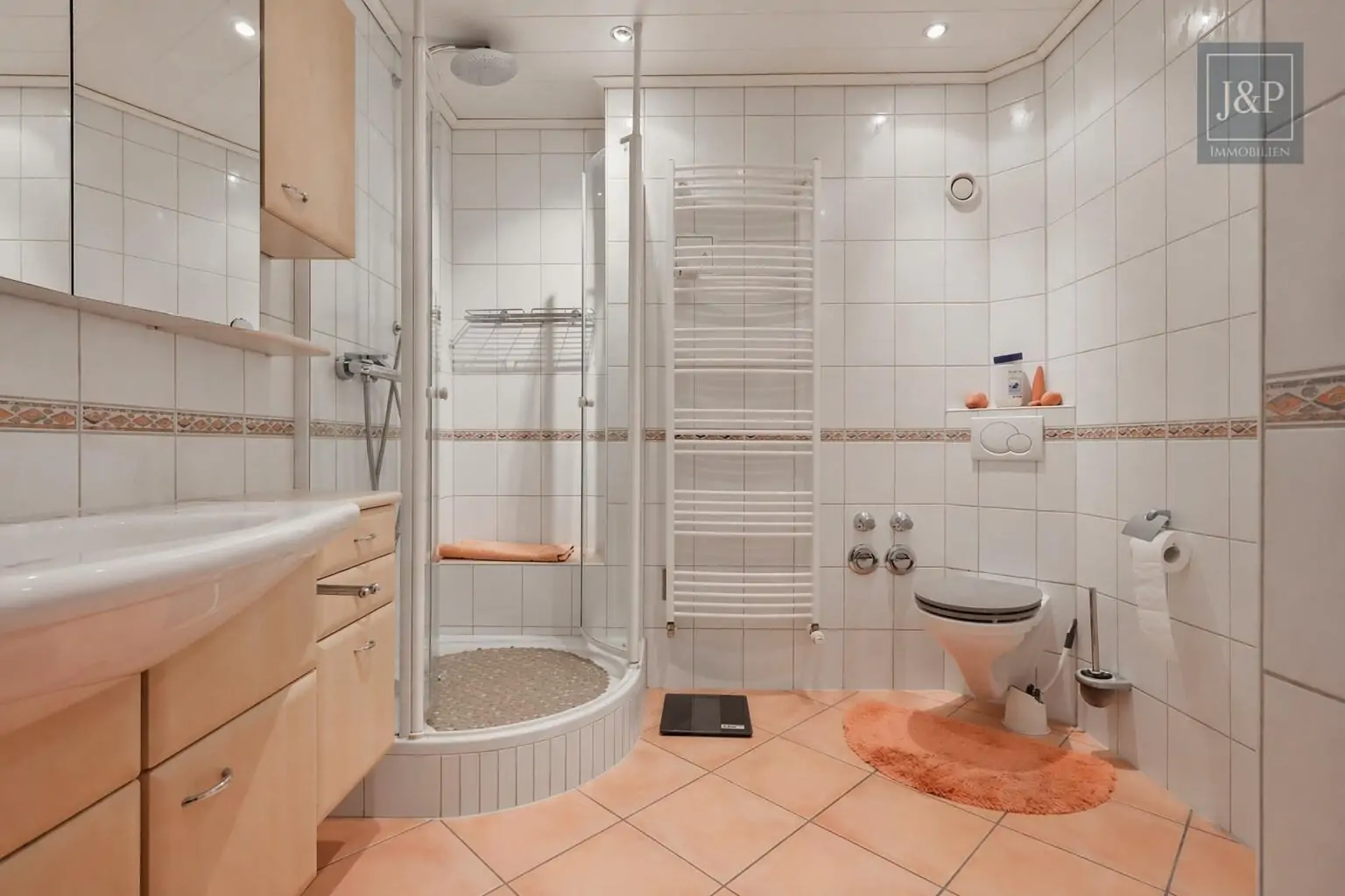 Maisonette in Feldrandlage – Balkon & Garage – sofort verfügbar - Badezimmer