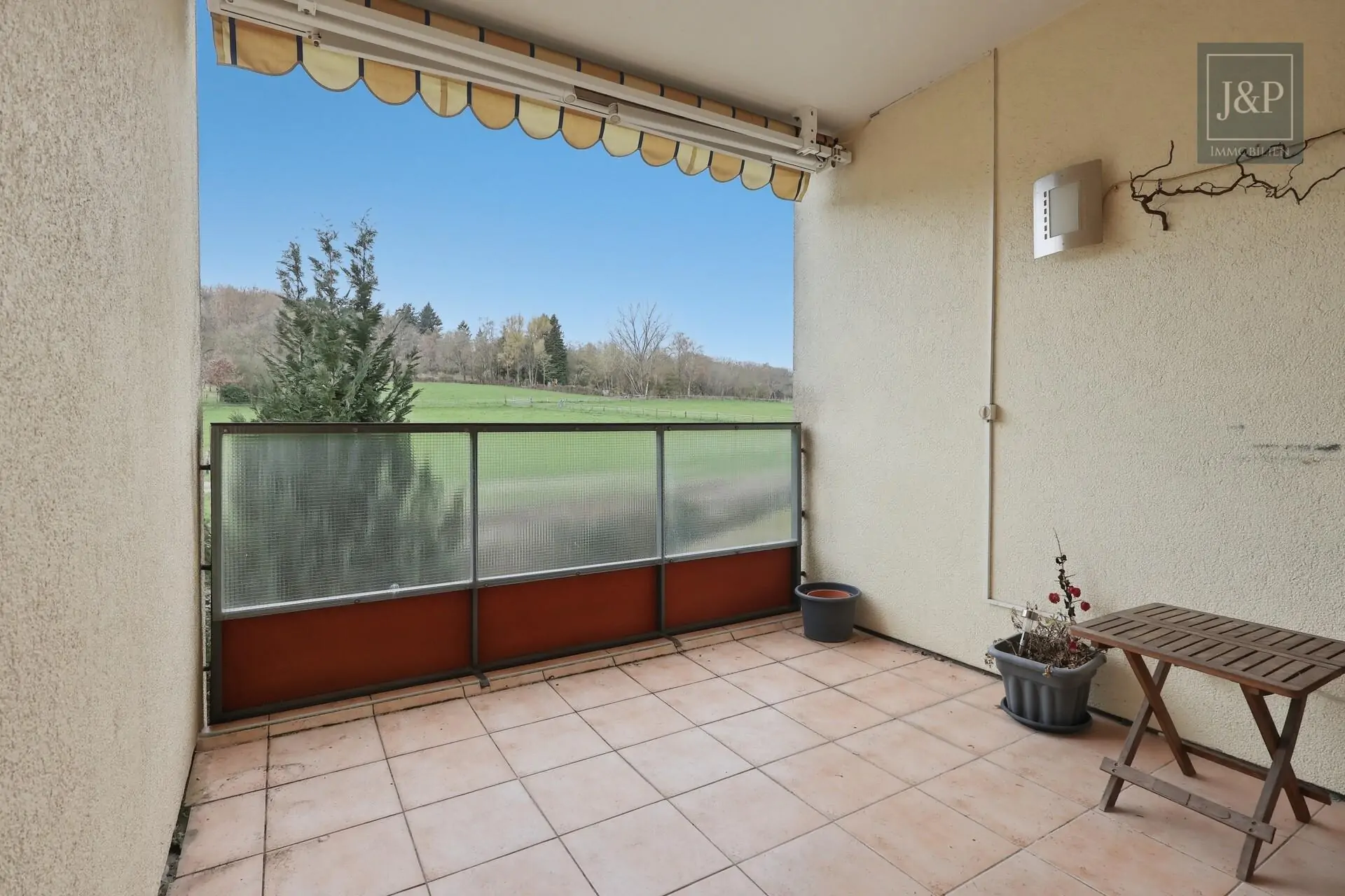 Maisonette in Feldrandlage – Balkon & Garage – sofort verfügbar - Balkon mit Blick ins Grüne