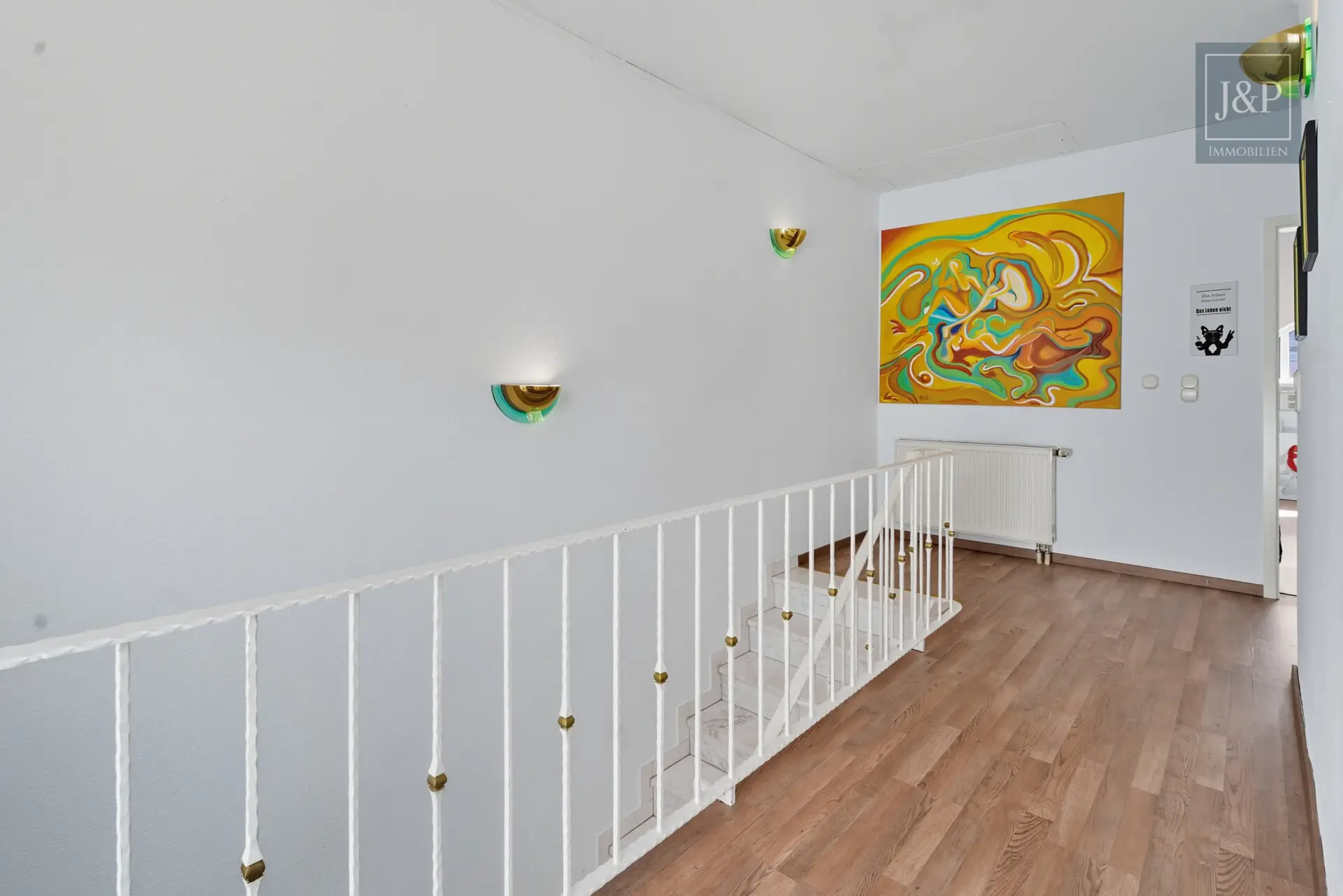 Mehrgenerationenwohnen im Villenviertel von Glattbach. Gehobener Lebensstil auf über 400qm. - OG Flur