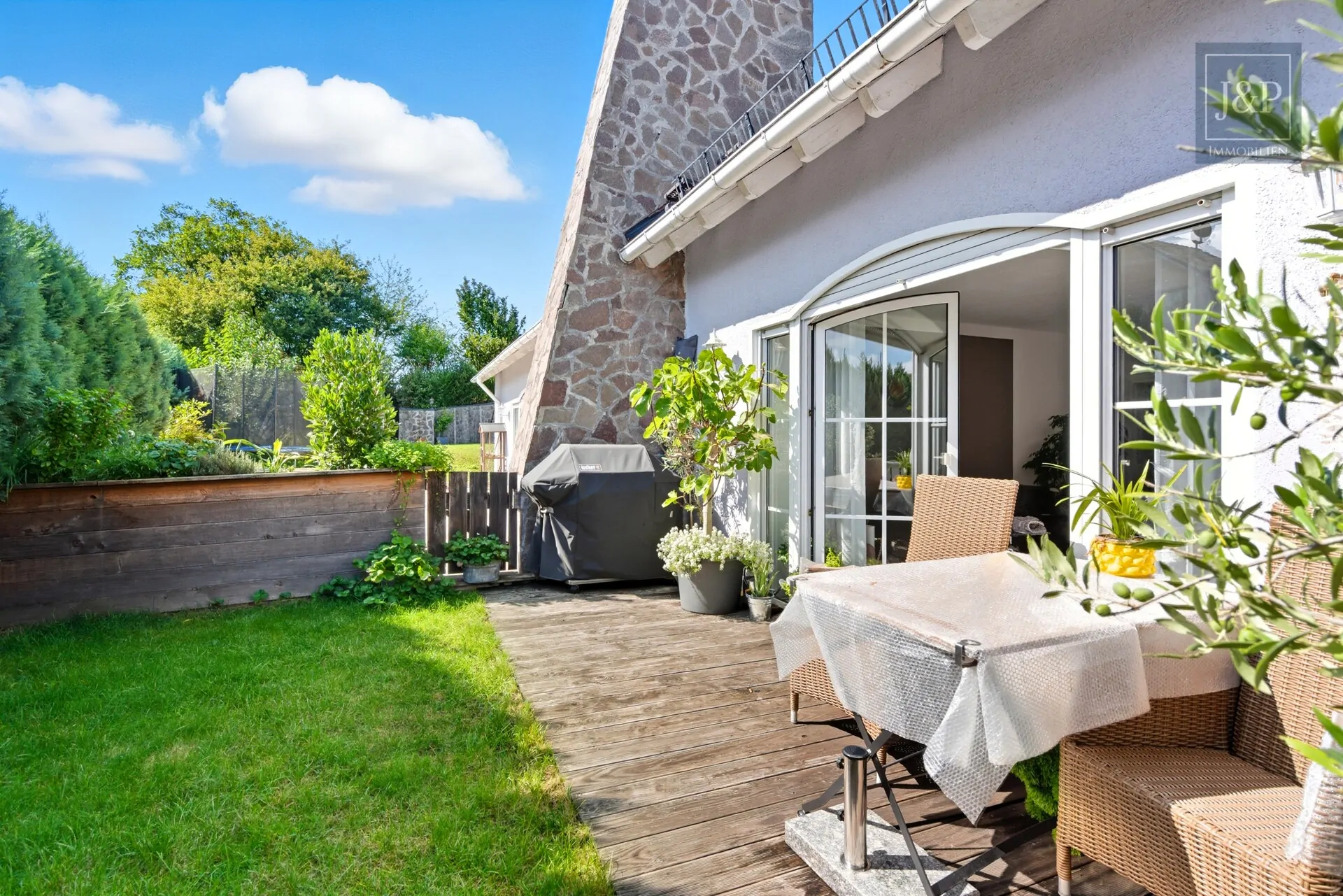 Mehrgenerationenwohnen im Villenviertel von Glattbach. Gehobener Lebensstil auf über 400qm. - ELW - Garten