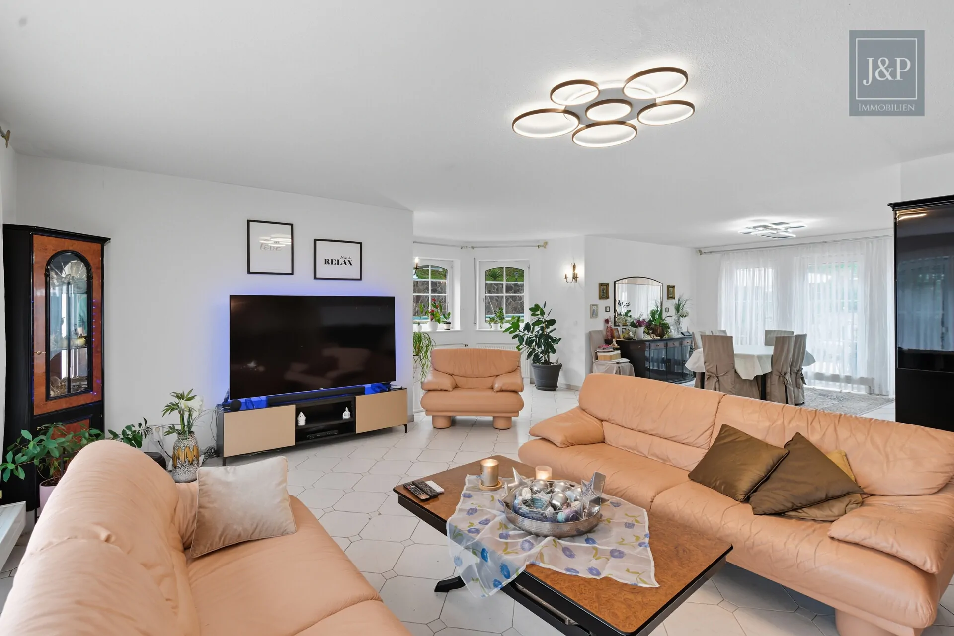 Mehrgenerationenwohnen im Villenviertel von Glattbach. Gehobener Lebensstil auf über 400qm. - Wohnen