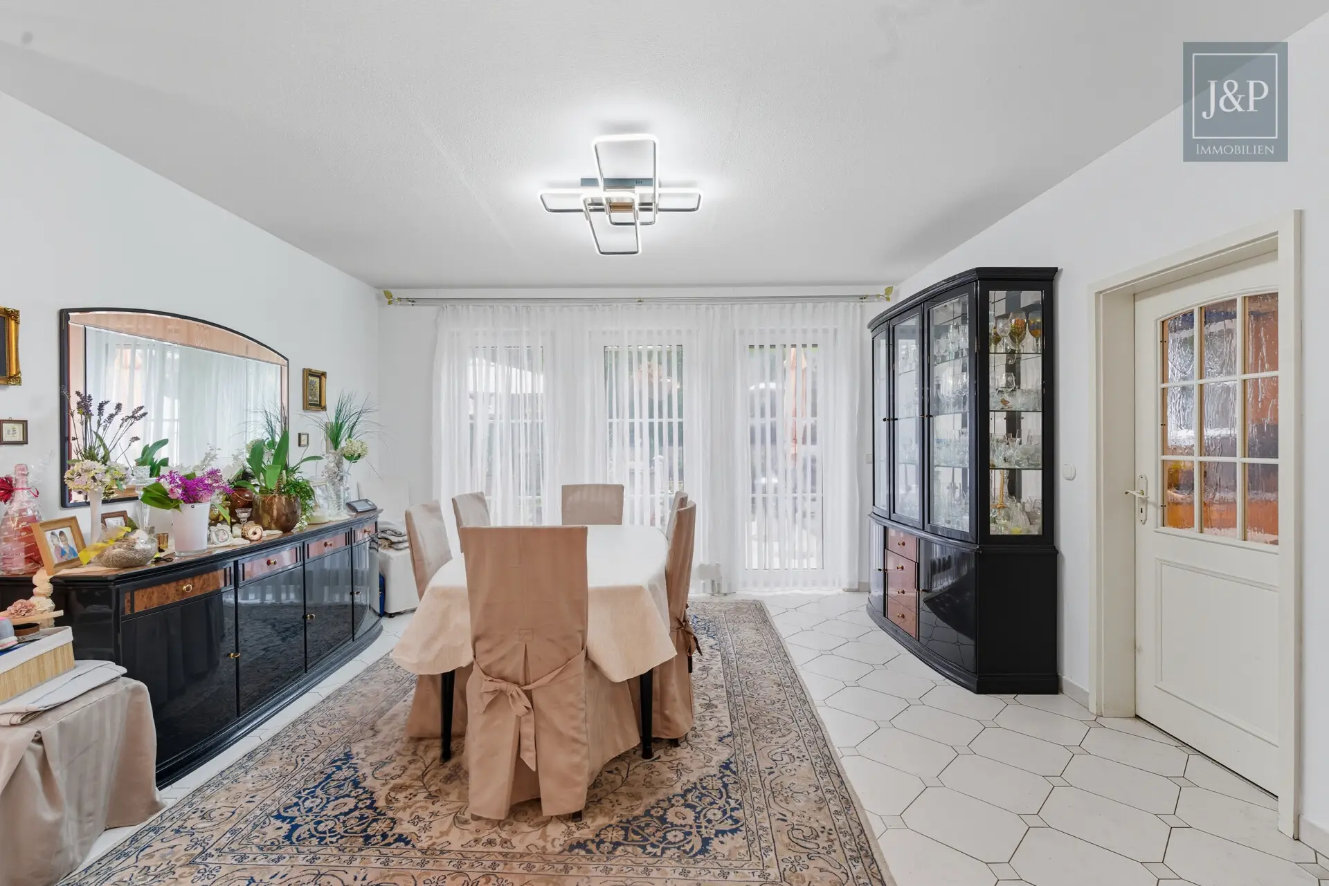 Mehrgenerationenwohnen im Villenviertel von Glattbach. Gehobener Lebensstil auf über 400qm. - EG Essbereich