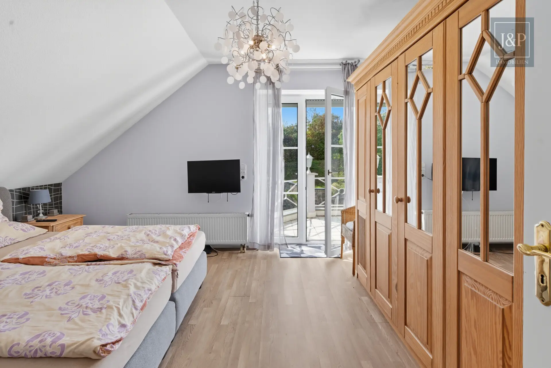 Mehrgenerationenwohnen im Villenviertel von Glattbach. Gehobener Lebensstil auf über 400qm. - OG Schlafen 1