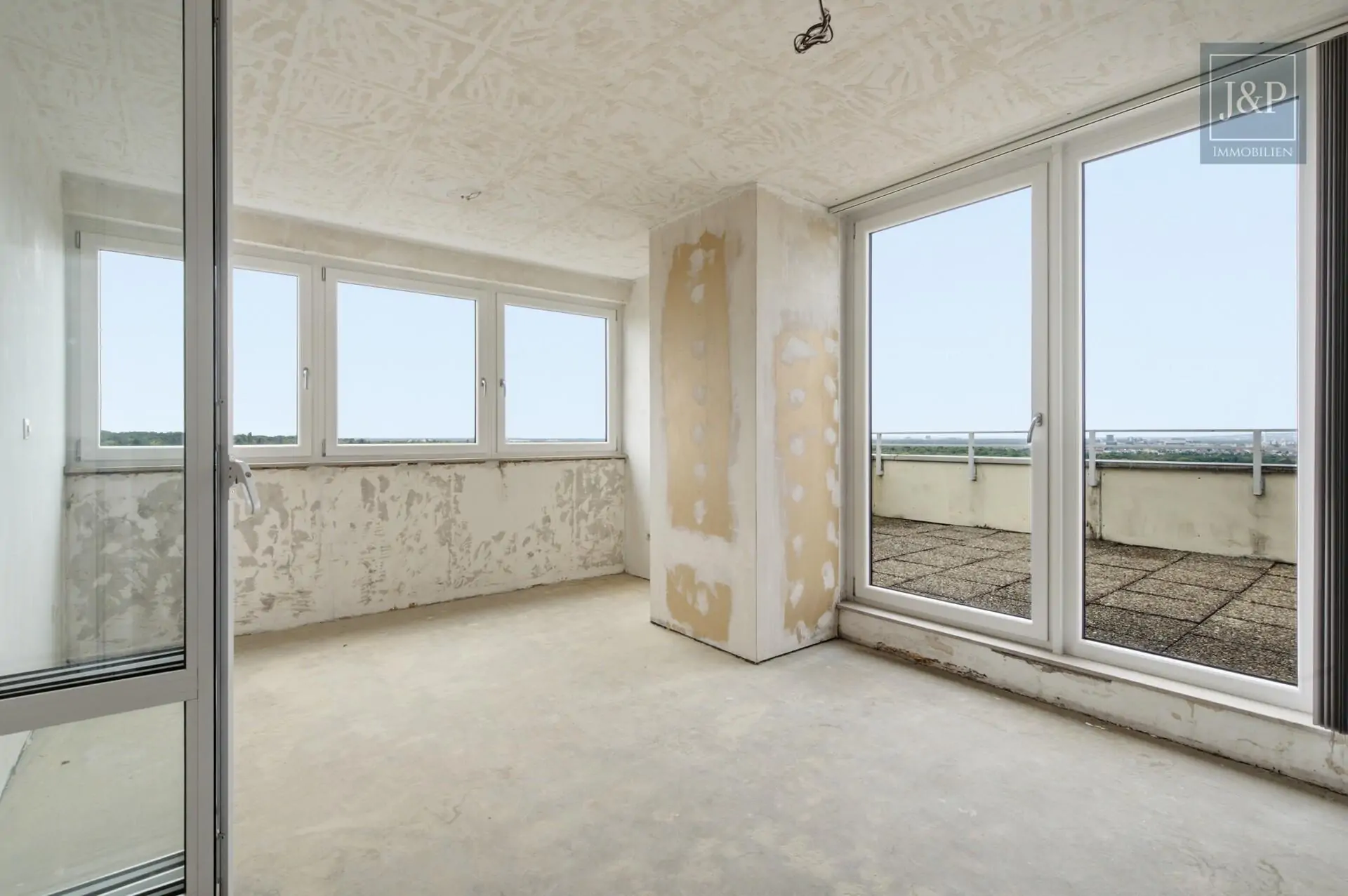 Beeindruckende Penthouse-Wohnung mit Skylineblick und zwei Terrassen! - Wohn-, Essbereich