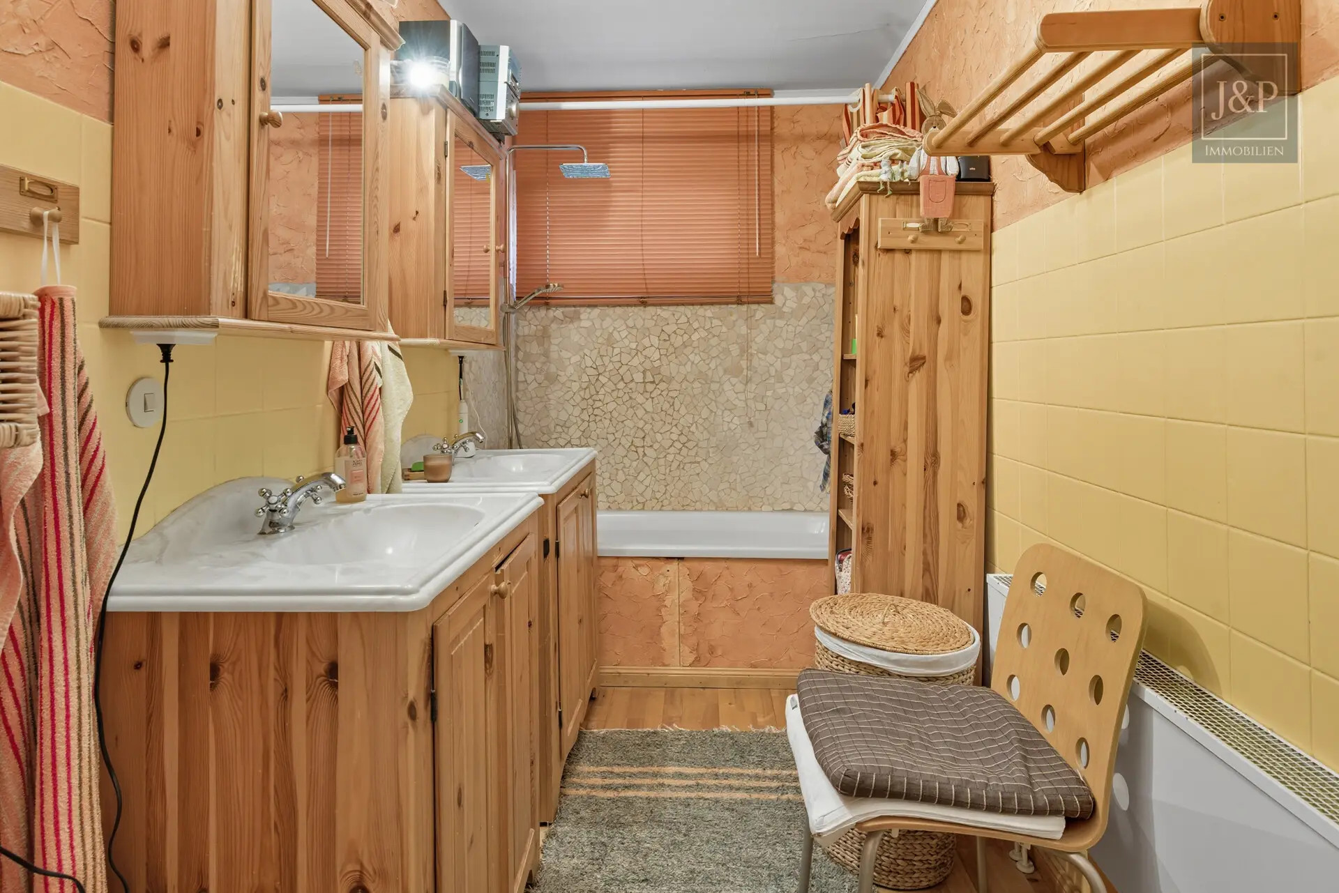 Sonnige Lage auf der Hegewiese. Großes Anwesen mit altem Baumbestand + Ausbaureserve (ZFH/EFH) - Bad EG