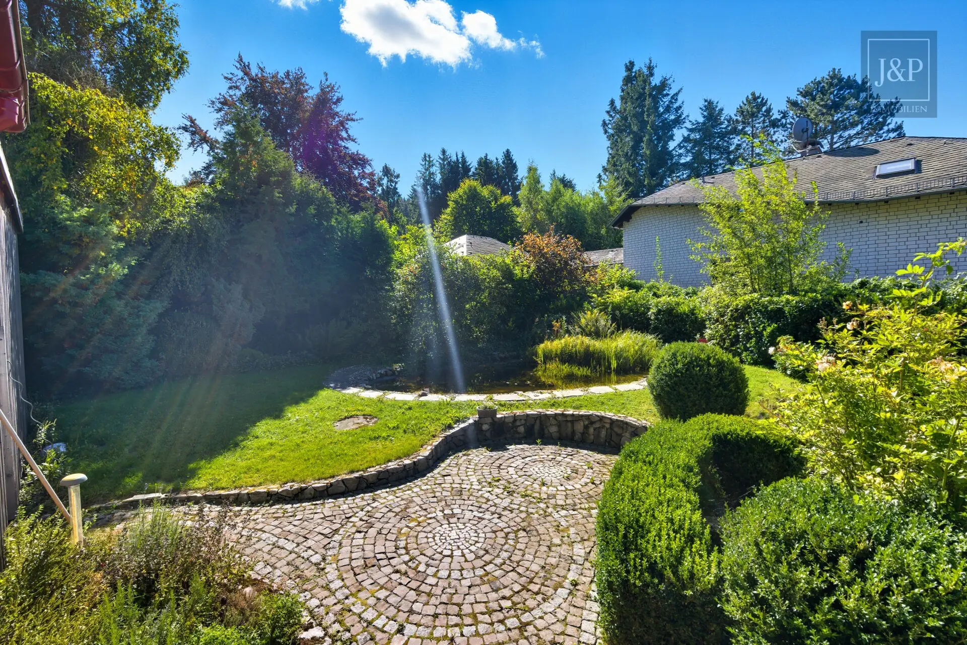 Sonnige Lage auf der Hegewiese. Großes Anwesen mit altem Baumbestand + Ausbaureserve (ZFH/EFH) - Garten