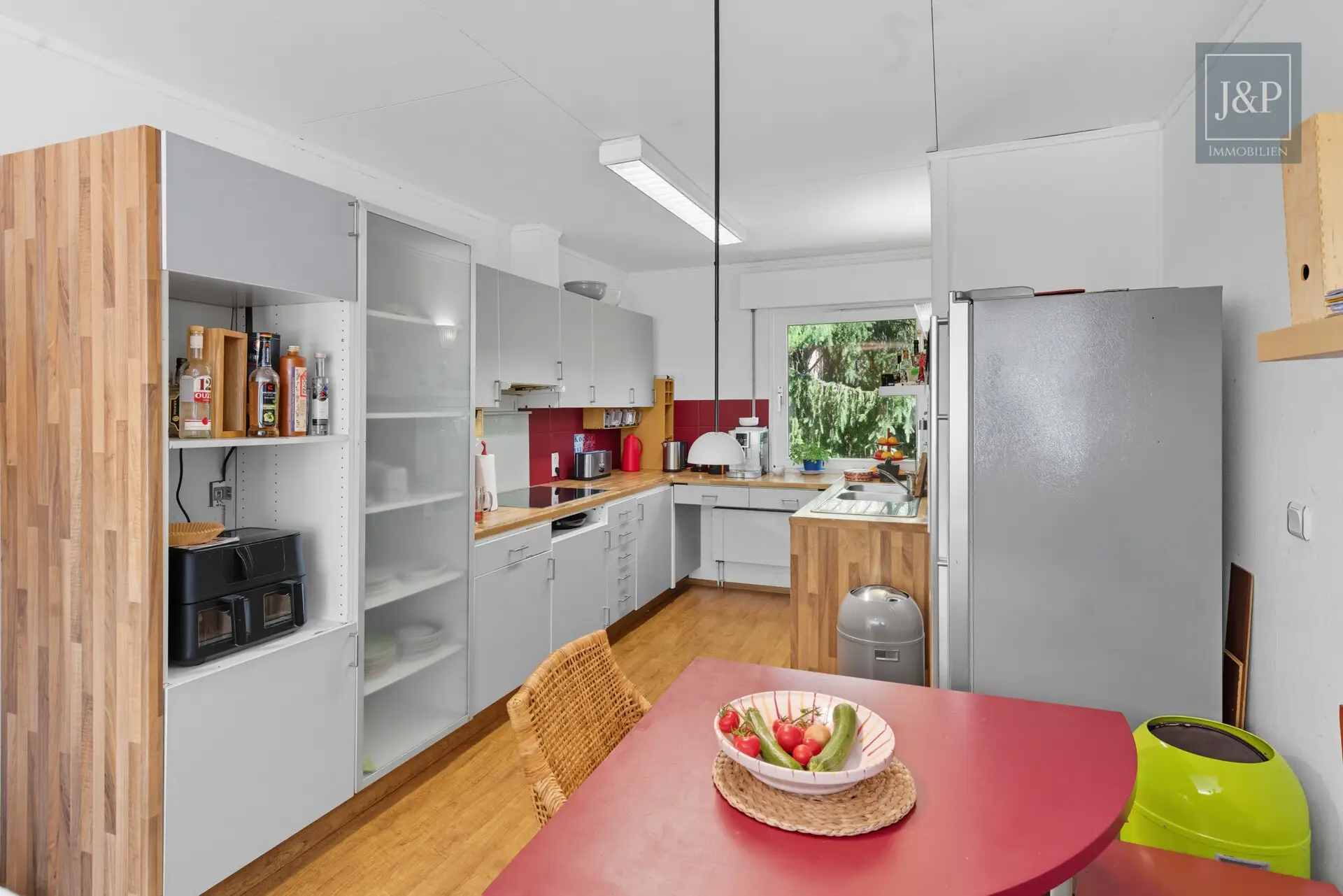 Sonnige Lage auf der Hegewiese. Großes Anwesen mit altem Baumbestand + Ausbaureserve (ZFH/EFH) - Küche EG