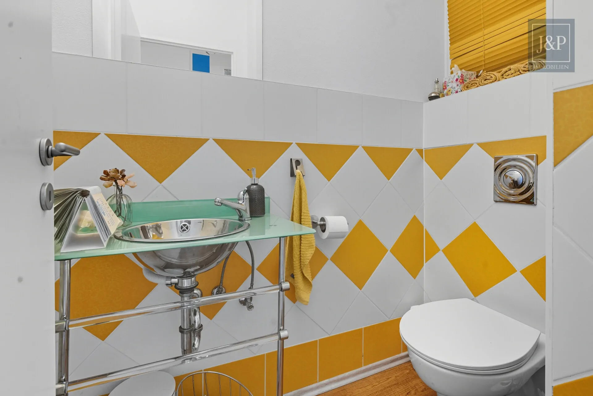 Sonnige Lage auf der Hegewiese. Großes Anwesen mit altem Baumbestand + Ausbaureserve (ZFH/EFH) - WC EG