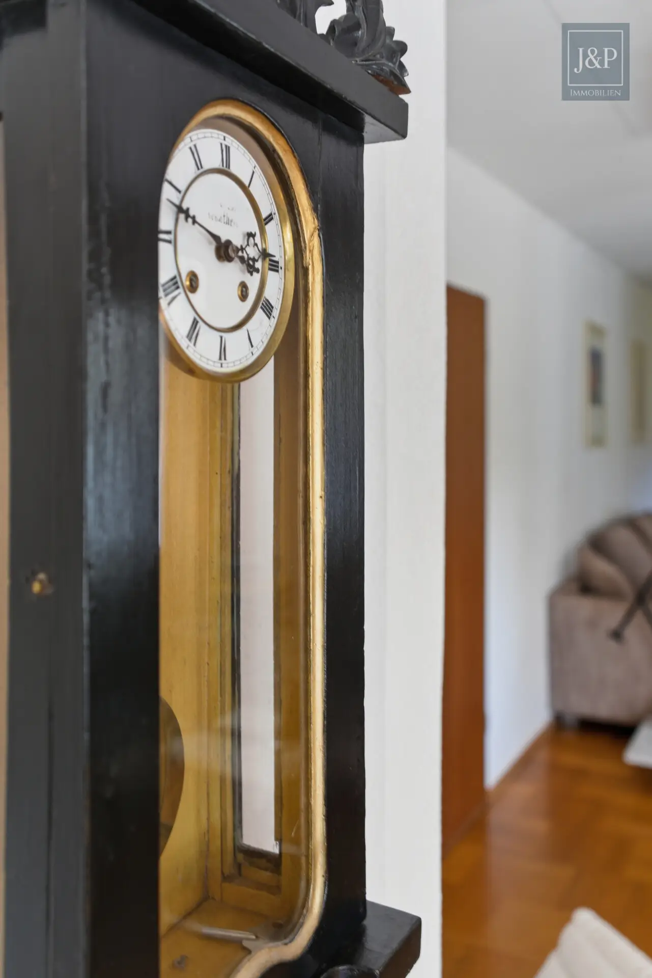 Sonnige Lage auf der Hegewiese. Großes Anwesen mit altem Baumbestand + Ausbaureserve (ZFH/EFH) - Detail Wohnzimmer