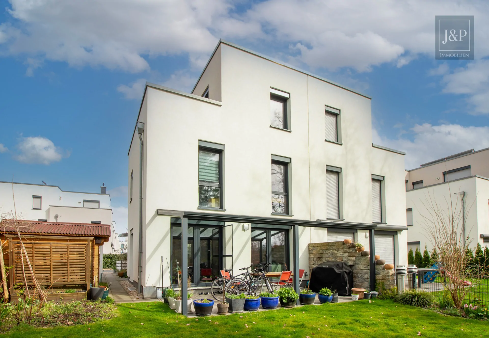 Luxus und Energieeffizienz kombiniert - Genießen Sie Ihr Zuhause mit Dachterrasse! - Außenansicht