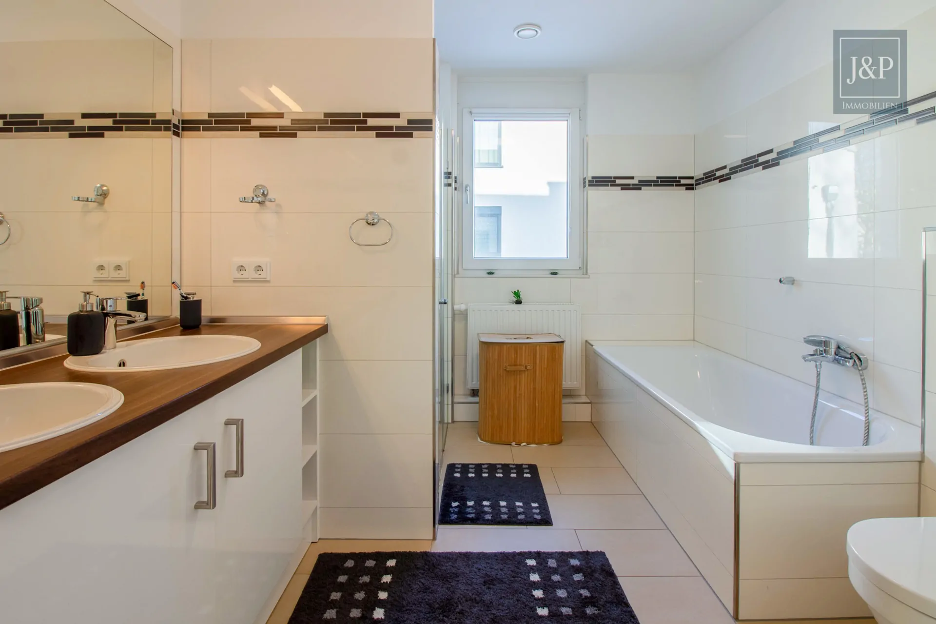 Luxus und Energieeffizienz kombiniert - Genießen Sie Ihr Zuhause mit Dachterrasse! - Badezimmer 1. OG