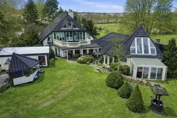 Einmaliges Anwesen inkl. Weidefläche, Renditewohnungen & Pools, 25795 Weddingstedt, Einfamilienhaus