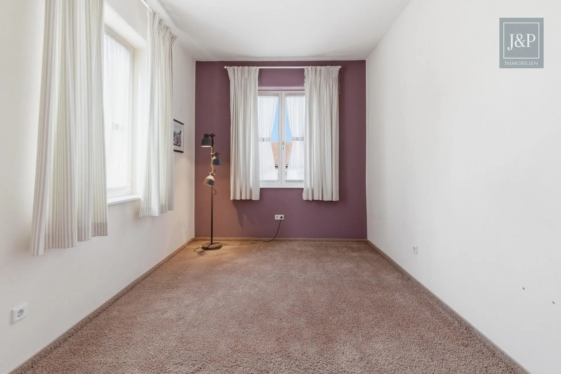 Einzigartiges Wohnkonzept nach Feng Shui – KfW-40 Anwesen inkl. Büro / ELW in Feldrandlage - Zimmer 2 EG