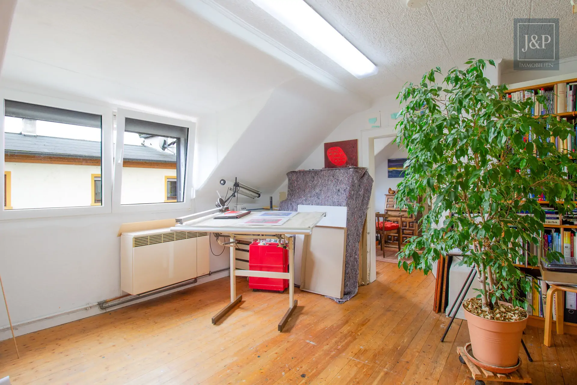 Reserviert! - Schönes Einfamilienhaus mit großem Grundstück und ausgebautem Nebengebäude. - Ruhige & zentrale Lage - Arbeitszimmer 9
