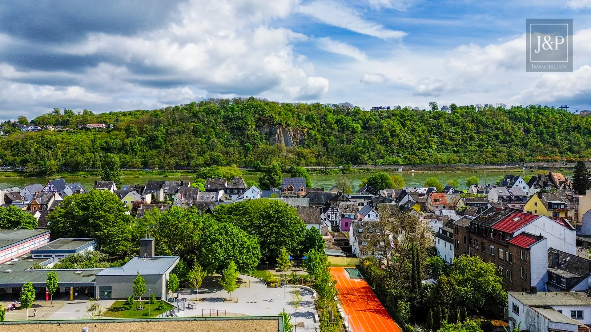 Reserviert! - Schönes Einfamilienhaus mit großem Grundstück und ausgebautem Nebengebäude. - Ruhige & zentrale Lage - Umgebung