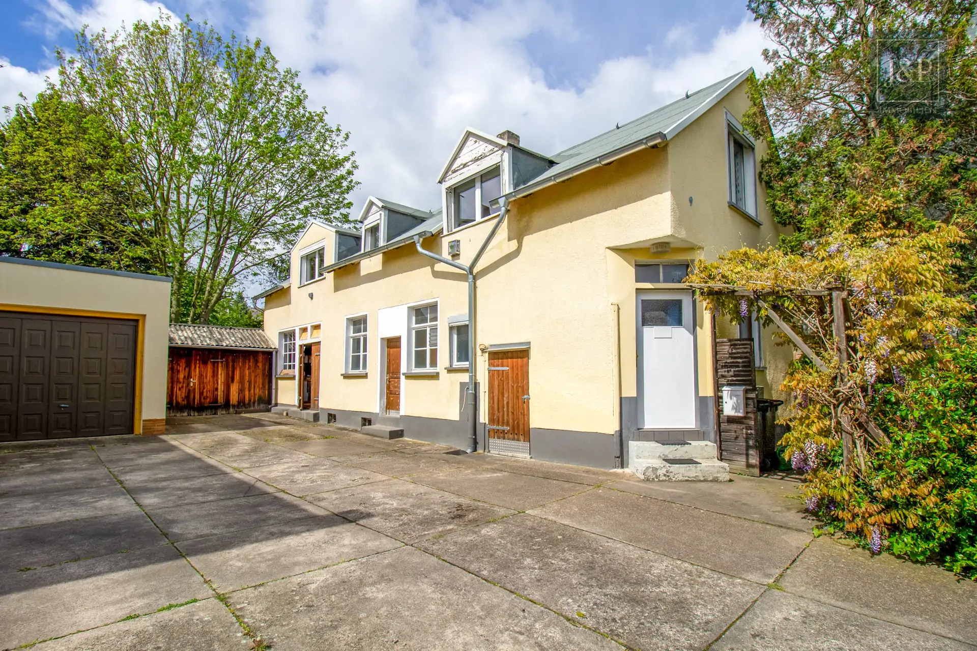 Reserviert! - Schönes Einfamilienhaus mit großem Grundstück und ausgebautem Nebengebäude. - Ruhige & zentrale Lage - Nr. 9