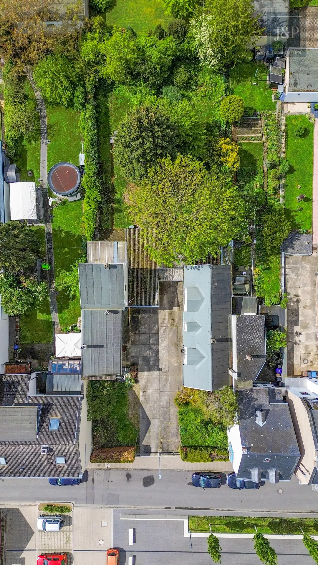 Reserviert! - Schönes Einfamilienhaus mit großem Grundstück und ausgebautem Nebengebäude. - Ruhige & zentrale Lage - Grundstück