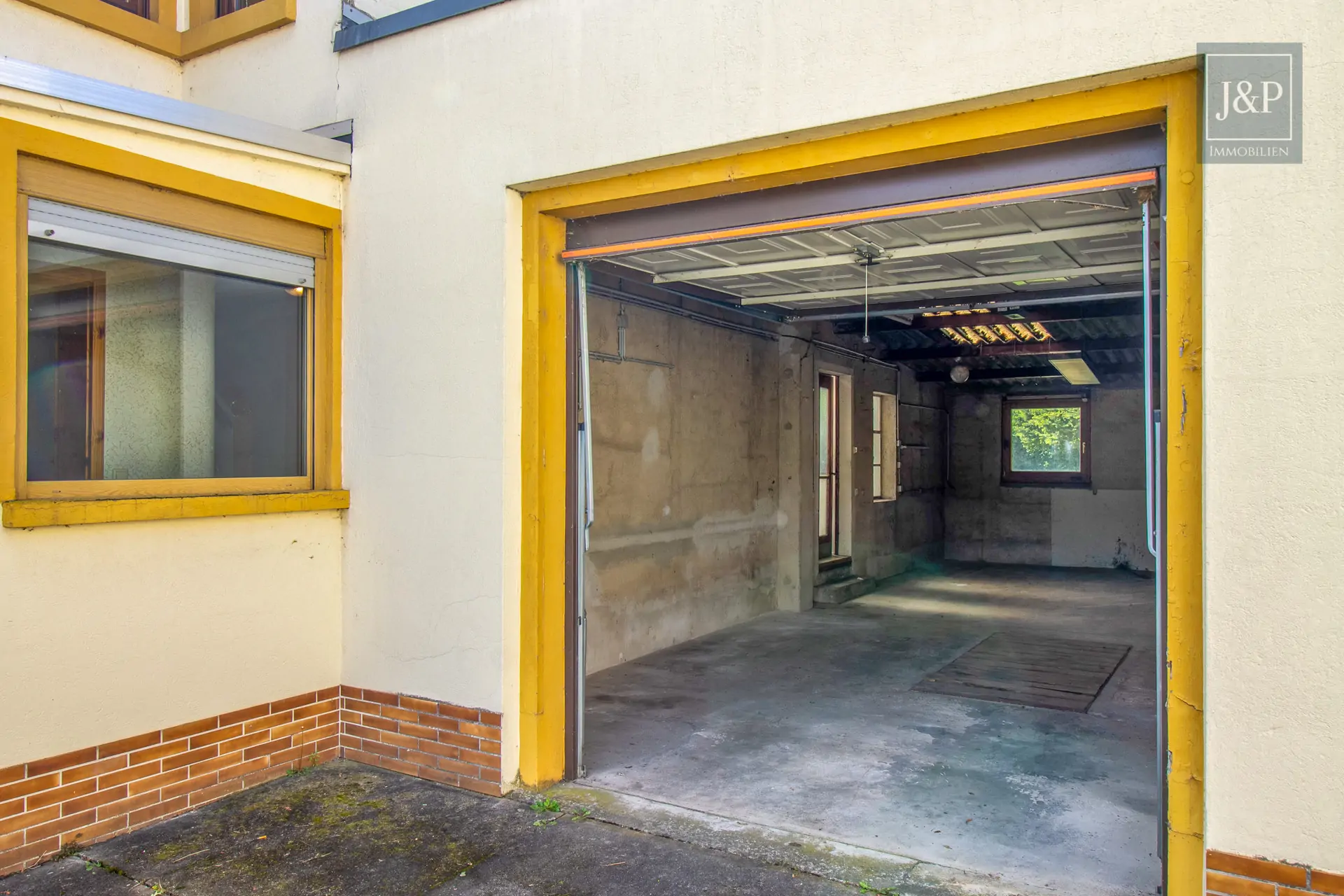 Reserviert! - Schönes Einfamilienhaus mit großem Grundstück und ausgebautem Nebengebäude. - Ruhige & zentrale Lage - Garage 7a