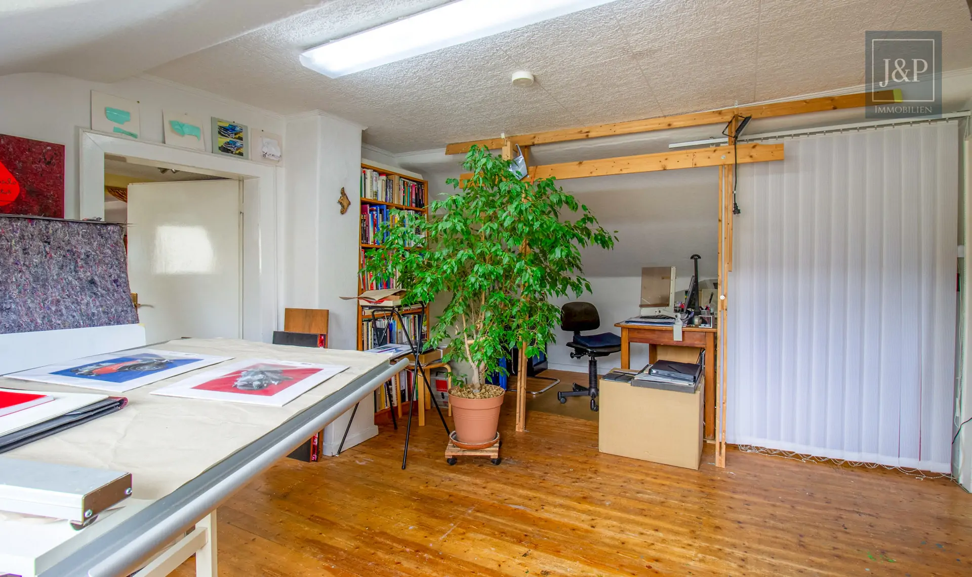 Reserviert! - Schönes Einfamilienhaus mit großem Grundstück und ausgebautem Nebengebäude. - Ruhige & zentrale Lage - Arbeitszimmer 9