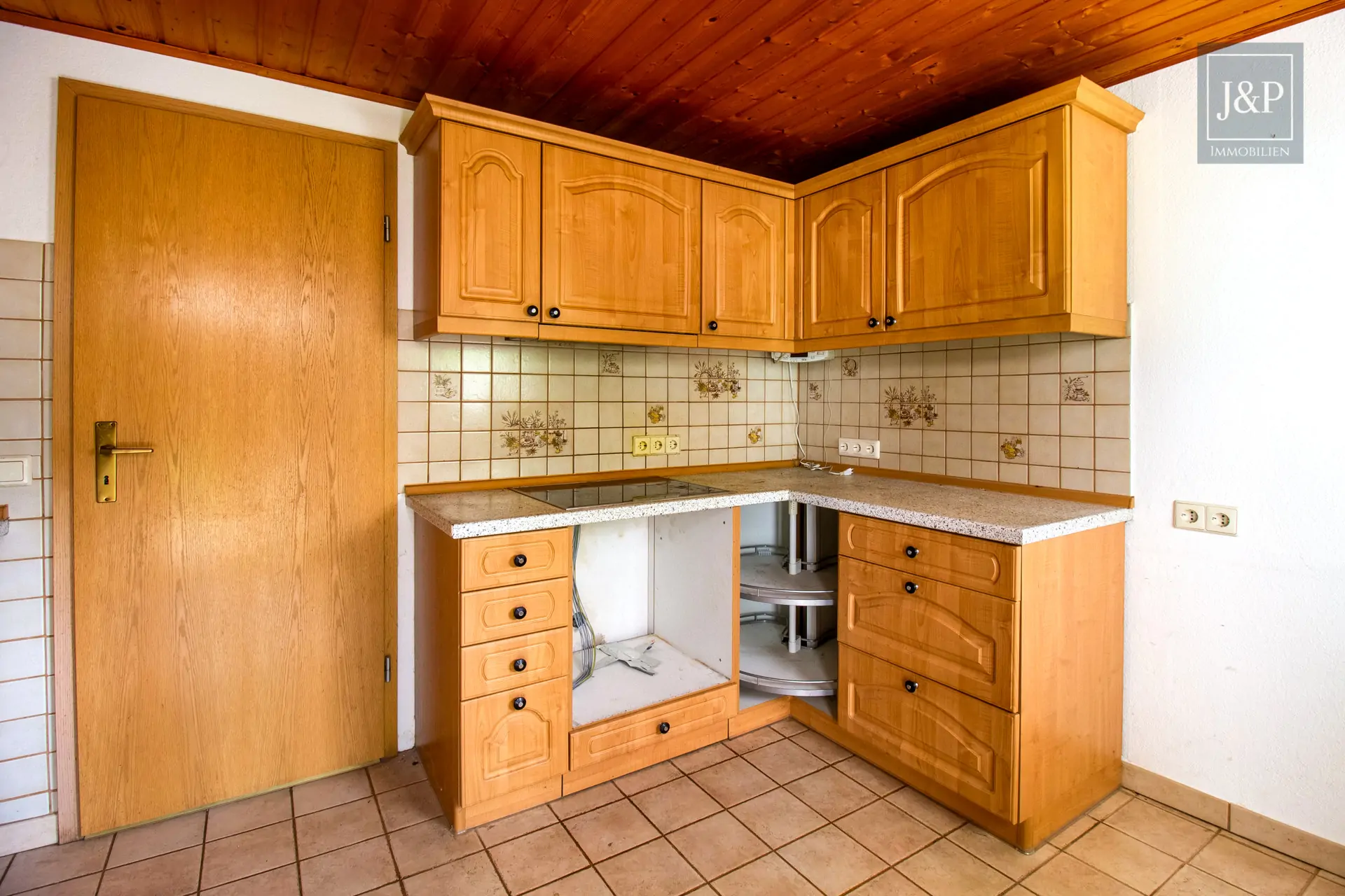 Reserviert! - Schönes Einfamilienhaus mit großem Grundstück und ausgebautem Nebengebäude. - Ruhige & zentrale Lage - Küche 7a